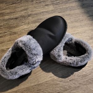 Black Faux Fur Lined Slippers